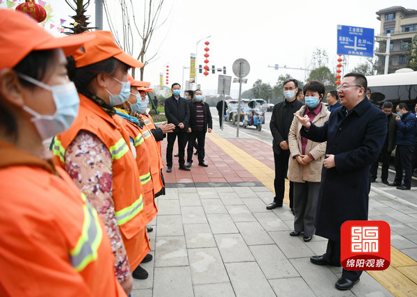 2021年2月10日，元方帶隊(duì)檢查疫情防控、安全生產(chǎn)和市場(chǎng)供應(yīng)9  張莉 攝.jpg