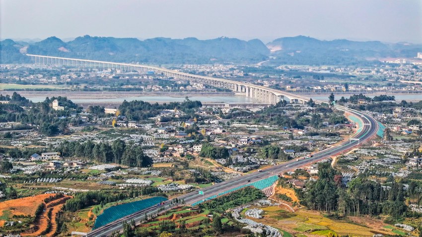 樂(lè)西高速大渡河特大橋。四川省交通運(yùn)輸廳供圖