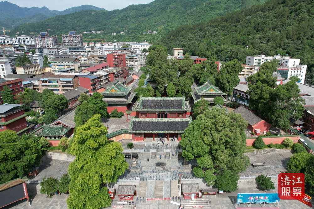 行進(jìn)涪江——平武報(bào)恩寺1_1.jpg